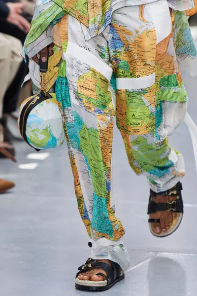 Look 11